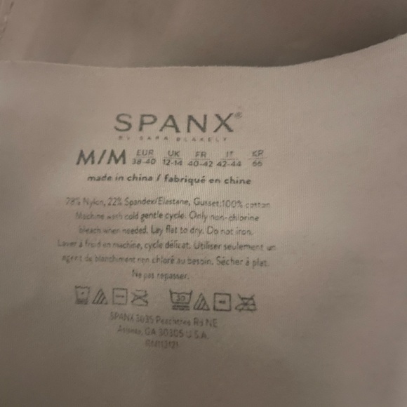 Spanx Smooth Undie-Tectable Thong NWOT Size M. Washed but never worn. - Picture 4 of 4